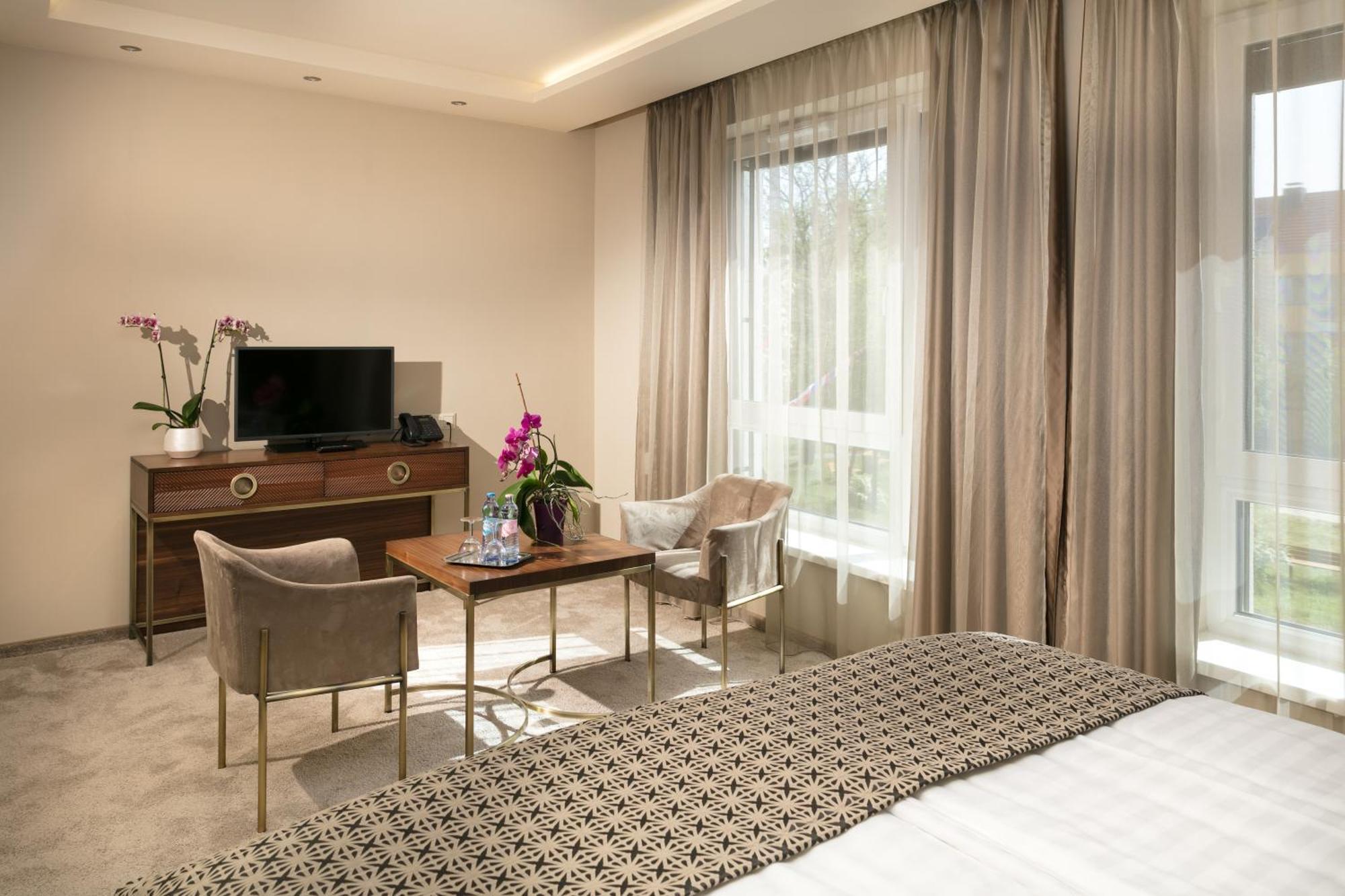 Hotel Kalvaria Superior Gyor Exterior photo