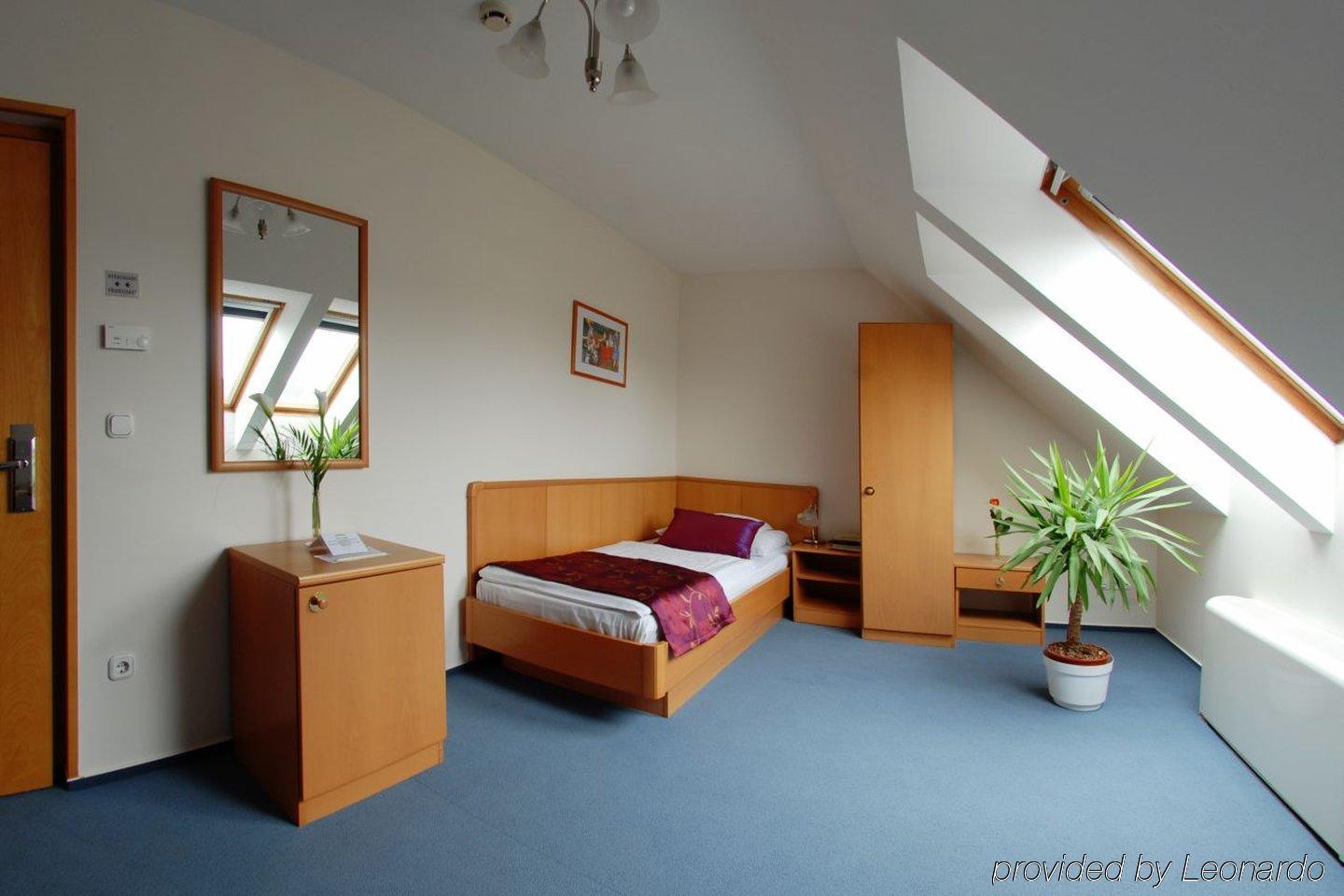 Hotel Kalvaria Superior Gyor Room photo