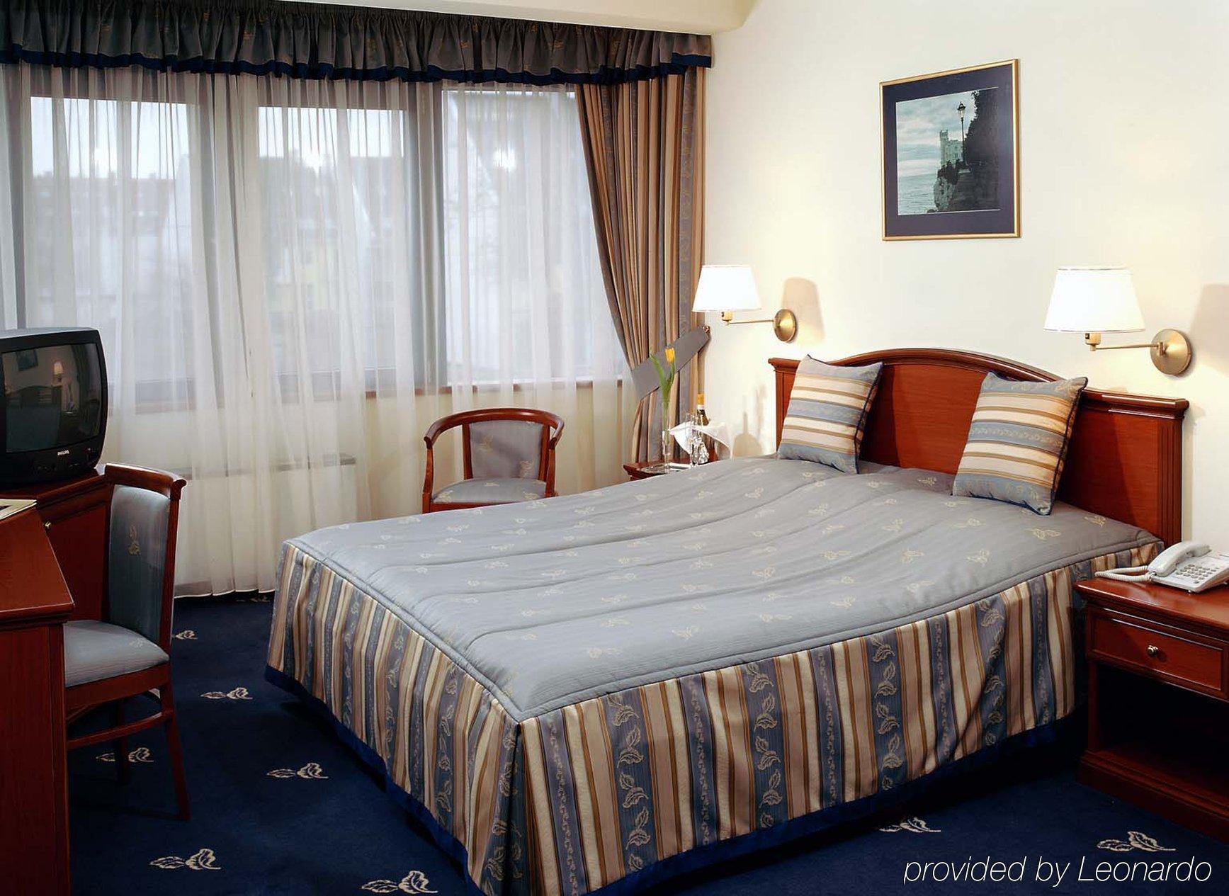Hotel Kalvaria Superior Gyor Room photo