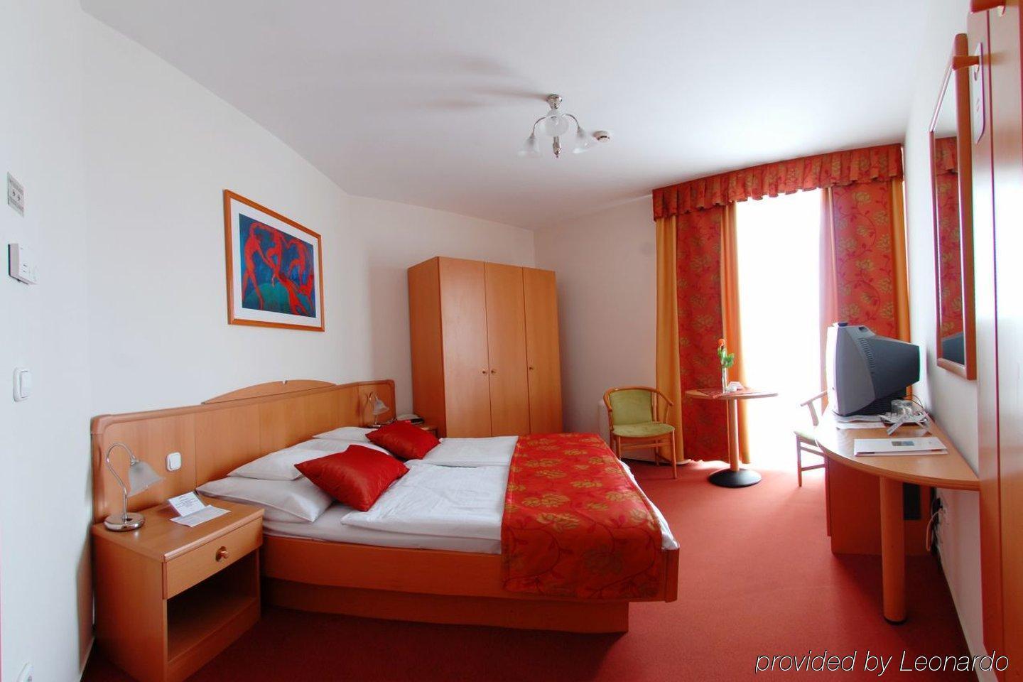 Hotel Kalvaria Superior Gyor Room photo