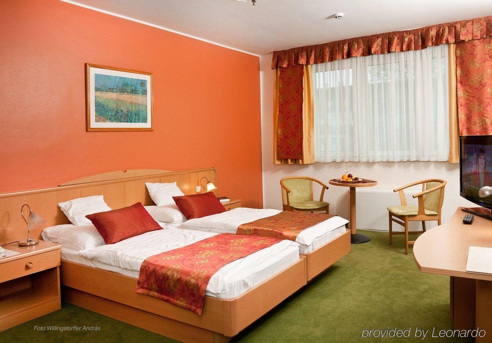 Hotel Kalvaria Superior Gyor Exterior photo