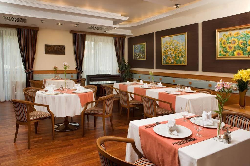 Hotel Kalvaria Superior Gyor Exterior photo